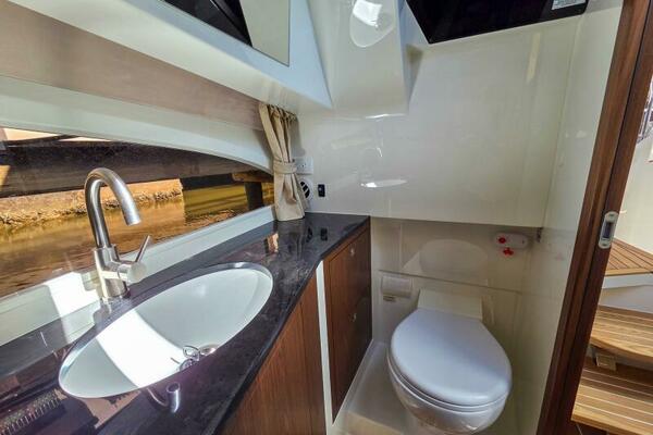 33ft Marex Yacht For Sale
