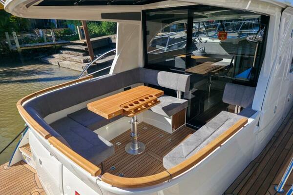 33ft Marex Yacht For Sale