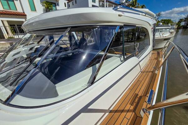 33ft Marex Yacht For Sale