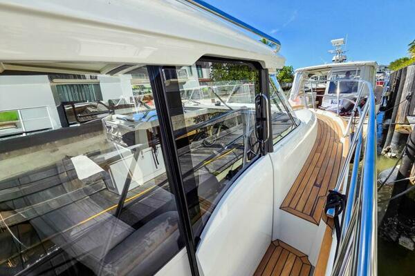 33ft Marex Yacht For Sale