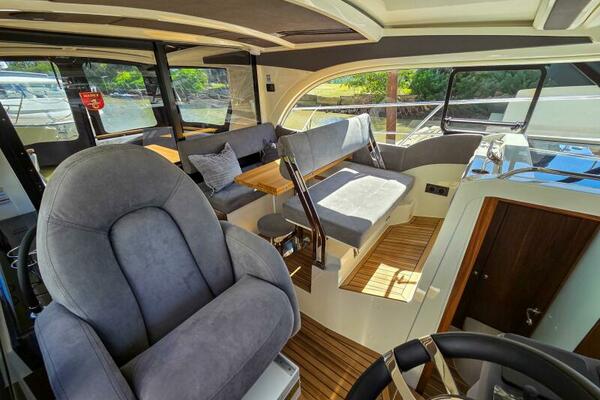 33ft Marex Yacht For Sale