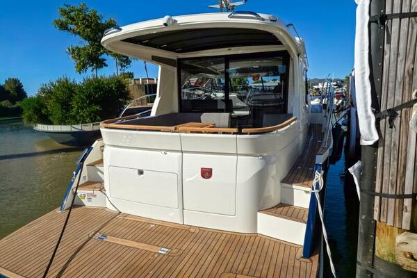33ft Marex Yacht For Sale