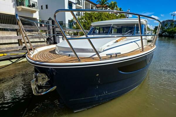 33ft Marex Yacht For Sale