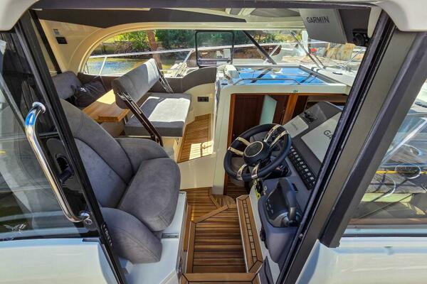33ft Marex Yacht For Sale