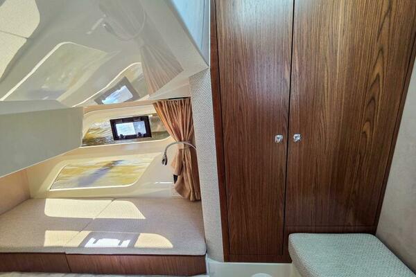 33ft Marex Yacht For Sale