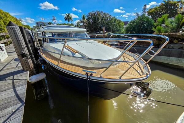 33ft Marex Yacht For Sale