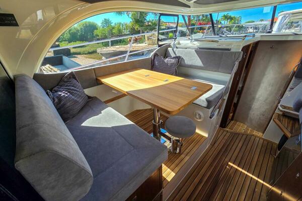 33ft Marex Yacht For Sale