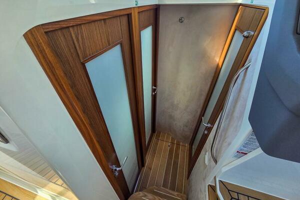 33ft Marex Yacht For Sale