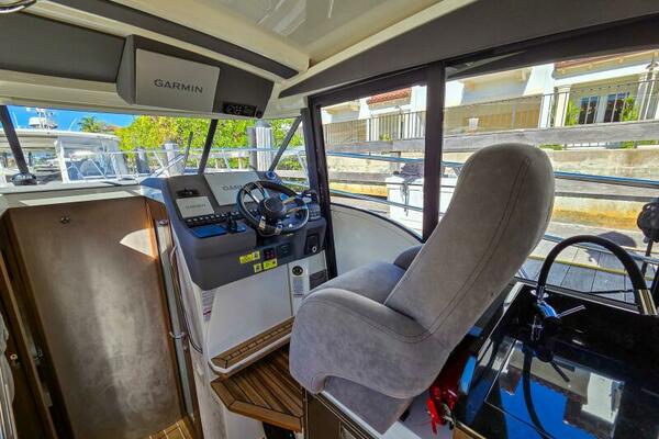 33ft Marex Yacht For Sale