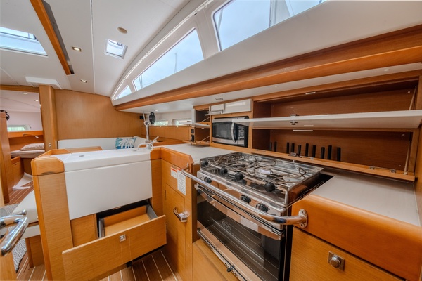 Rascal 41ft Jeanneau Yacht For Sale