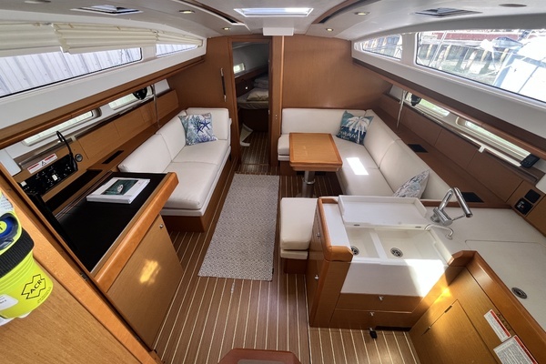Photo of the 2015 Jeanneau 41 DS "Rascal"
