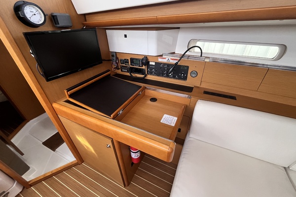 Rascal 41ft Jeanneau Yacht For Sale