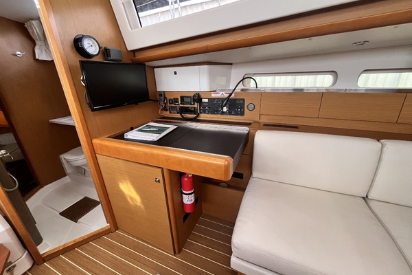 Rascal 41ft Jeanneau Yacht For Sale
