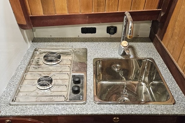 Black Magic 32ft Eastsail Yacht For Sale