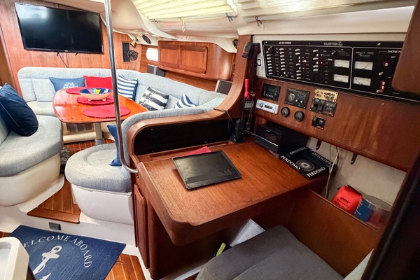 KUZON 43ft Hunter Yacht For Sale
