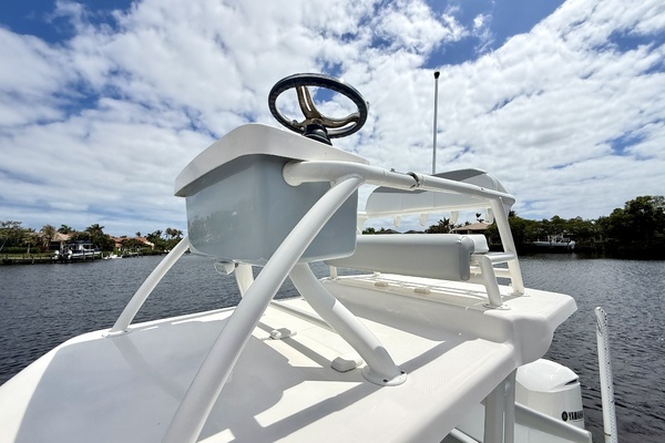 Photo of the 2021 Robalo  "246 CAYMAN SD"