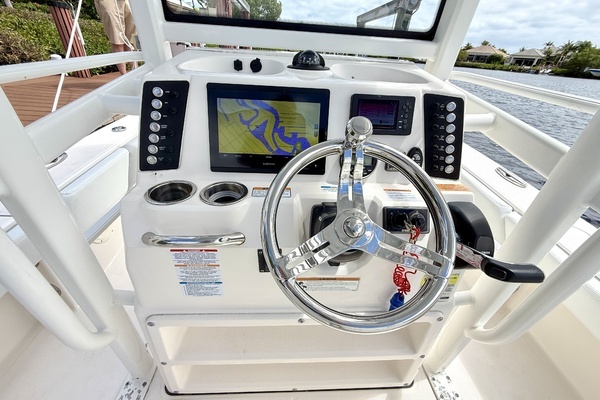 Photo of the 2021 Robalo  "246 CAYMAN SD"