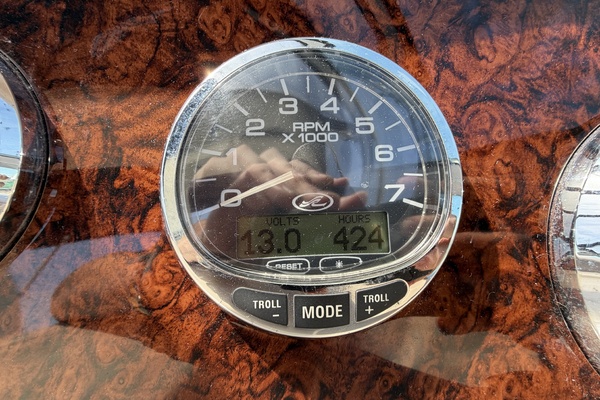 IN A MEETING 32ft Sea Ray Yacht For Sale