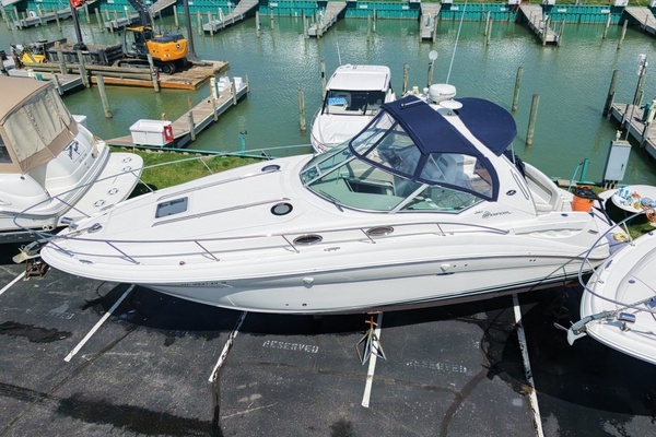 IN A MEETING 32ft Sea Ray Yacht For Sale