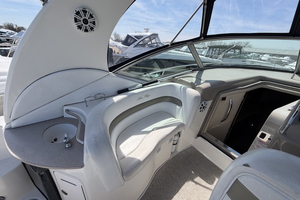 IN A MEETING 32ft Sea Ray Yacht For Sale