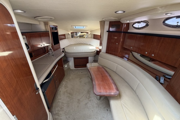 IN A MEETING 32ft Sea Ray Yacht For Sale