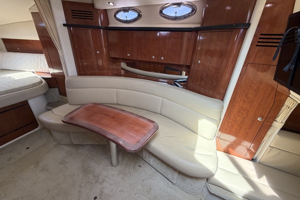 IN A MEETING 32ft Sea Ray Yacht For Sale