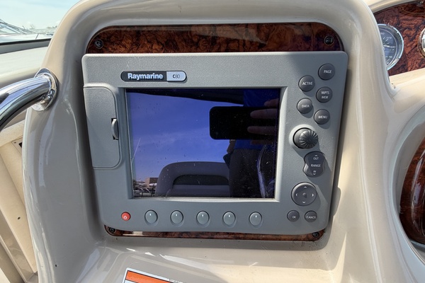 IN A MEETING 32ft Sea Ray Yacht For Sale