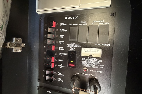 IN A MEETING 32ft Sea Ray Yacht For Sale