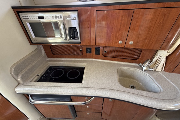 IN A MEETING 32ft Sea Ray Yacht For Sale