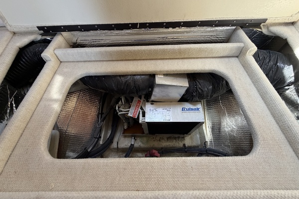 IN A MEETING 32ft Sea Ray Yacht For Sale