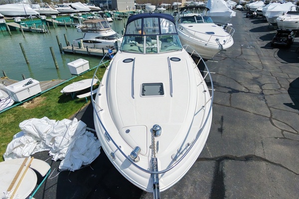 IN A MEETING 32ft Sea Ray Yacht For Sale