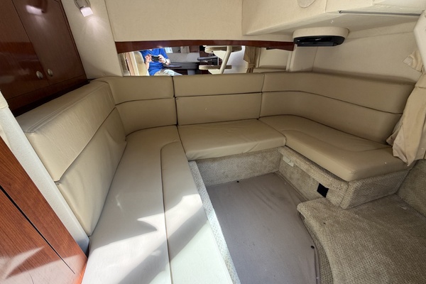 IN A MEETING 32ft Sea Ray Yacht For Sale