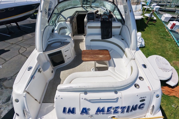 IN A MEETING 32ft Sea Ray Yacht For Sale