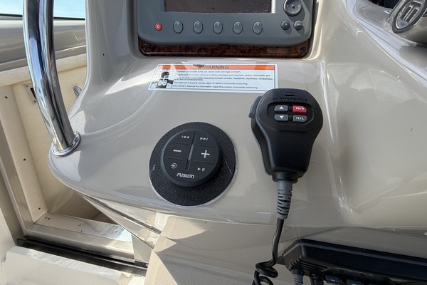 IN A MEETING 32ft Sea Ray Yacht For Sale