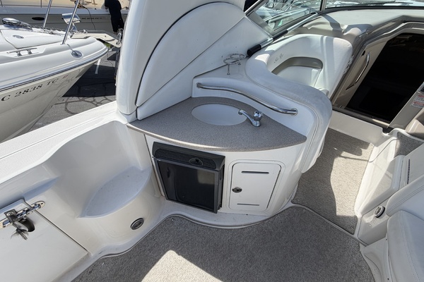 IN A MEETING 32ft Sea Ray Yacht For Sale