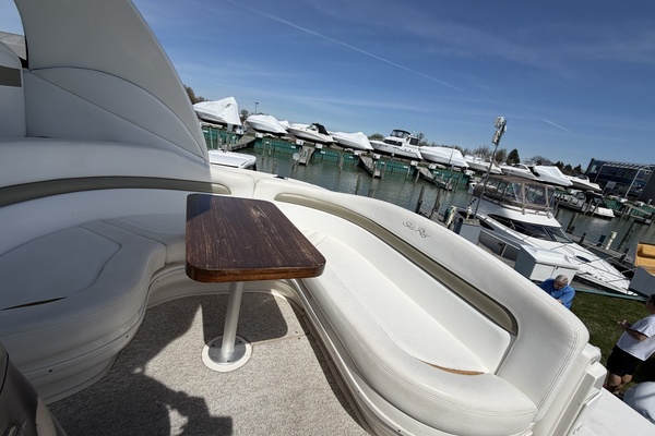 IN A MEETING 32ft Sea Ray Yacht For Sale