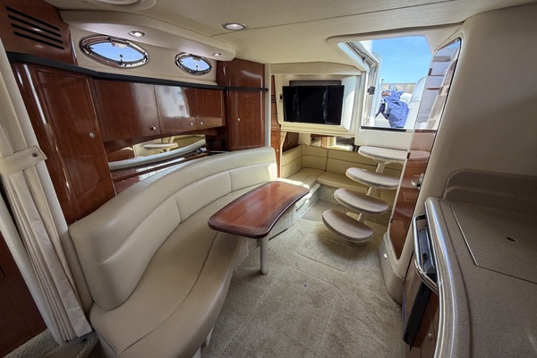 IN A MEETING 32ft Sea Ray Yacht For Sale