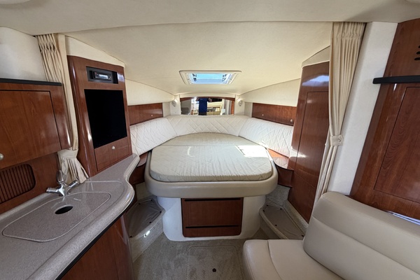 IN A MEETING 32ft Sea Ray Yacht For Sale