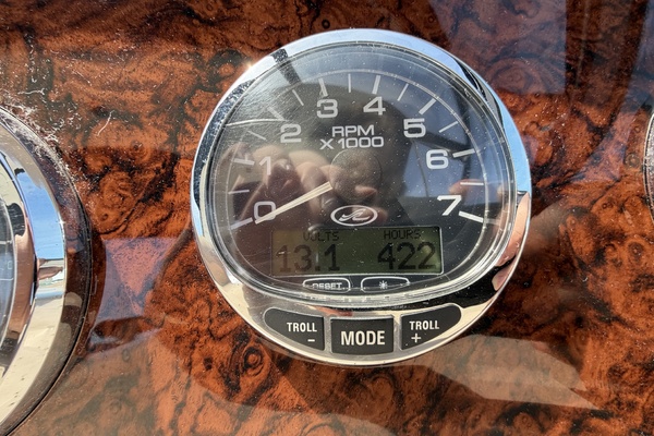 IN A MEETING 32ft Sea Ray Yacht For Sale