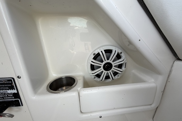 IN A MEETING 32ft Sea Ray Yacht For Sale