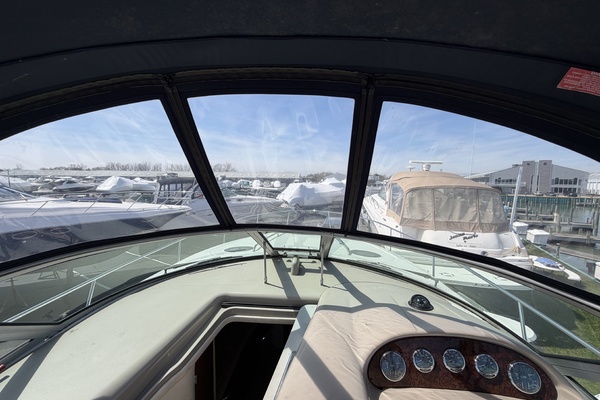 IN A MEETING 32ft Sea Ray Yacht For Sale