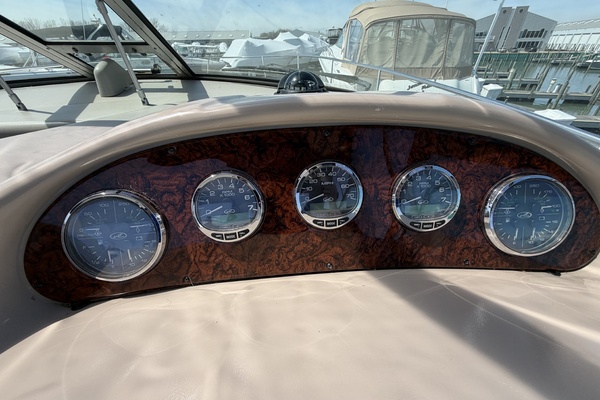 IN A MEETING 32ft Sea Ray Yacht For Sale