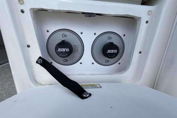 IN A MEETING 32ft Sea Ray Yacht For Sale