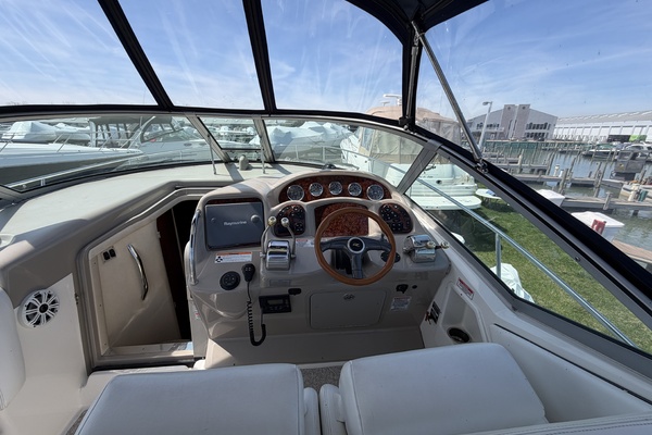 IN A MEETING 32ft Sea Ray Yacht For Sale