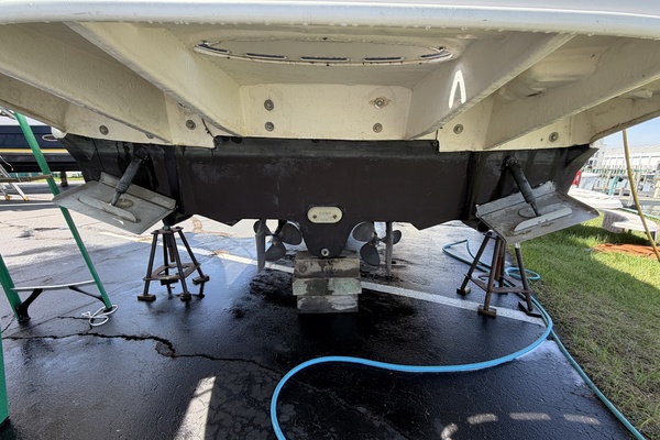 IN A MEETING 32ft Sea Ray Yacht For Sale