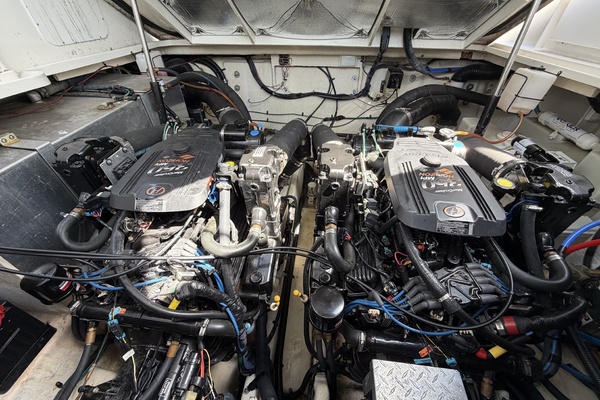 IN A MEETING 32ft Sea Ray Yacht For Sale