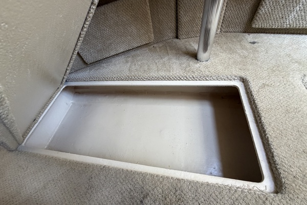 IN A MEETING 32ft Sea Ray Yacht For Sale