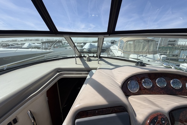 IN A MEETING 32ft Sea Ray Yacht For Sale