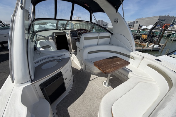 IN A MEETING 32ft Sea Ray Yacht For Sale