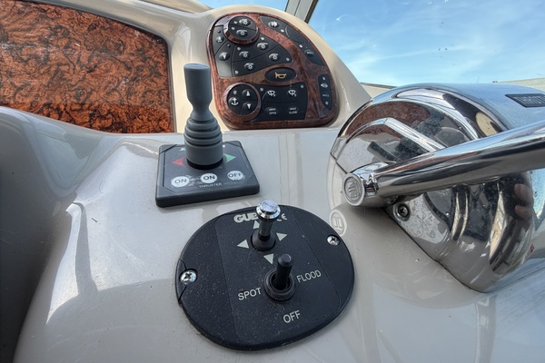 IN A MEETING 32ft Sea Ray Yacht For Sale